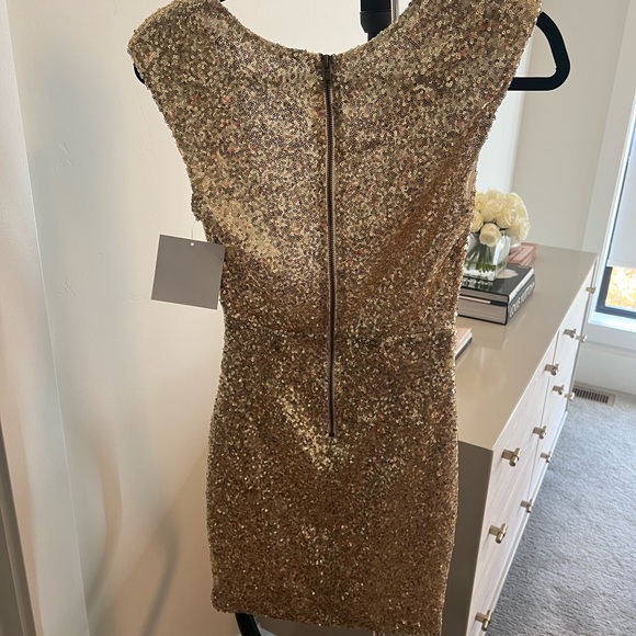 Gold sequin dress - Picture 3 of 6